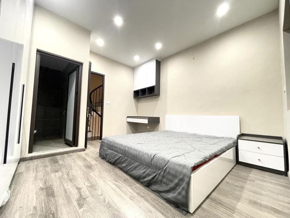 Bán Nhà Đẹp Ba Đình: 4 Tầng, Mặt Tiền Rộng, Giá Tốt