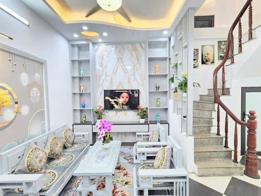 Nhà Đẹp Hoàng Mai - 5 Tầng, 3 Phòng Ngủ, Ô Tô Đỗ Cửa - Giá 6.68 Tỷ