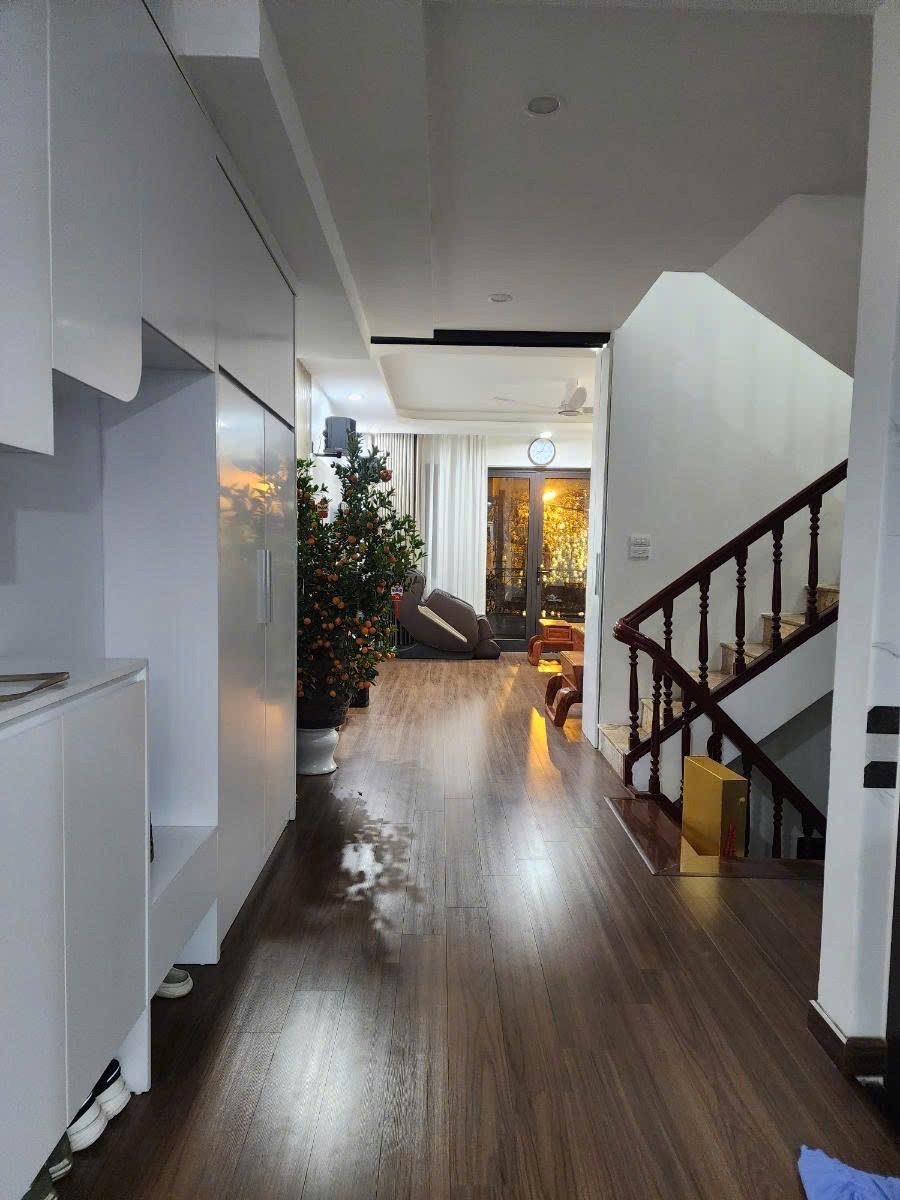 Mặt Phố Kinh Doanh - Nhà 5 Tầng, Thang Máy, 105m2, Giá 45 tỷ - Vị Trí Đắc Địa