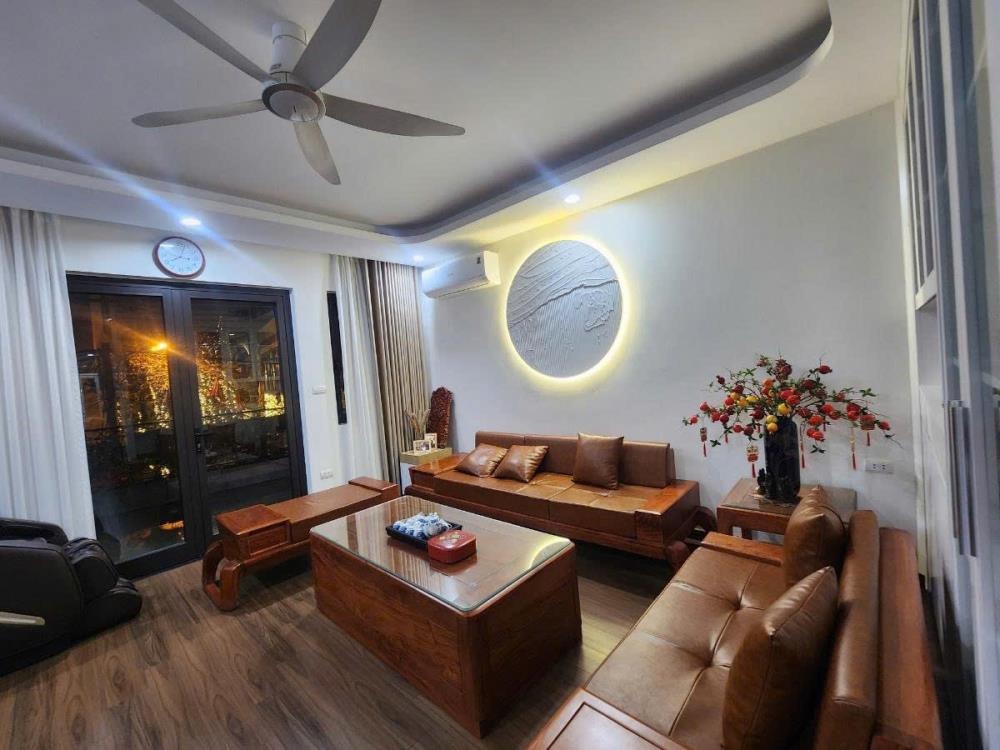 Mặt Phố Kinh Doanh - Nhà 5 Tầng, Thang Máy, 105m2, Giá 45 tỷ - Vị Trí Đắc Địa