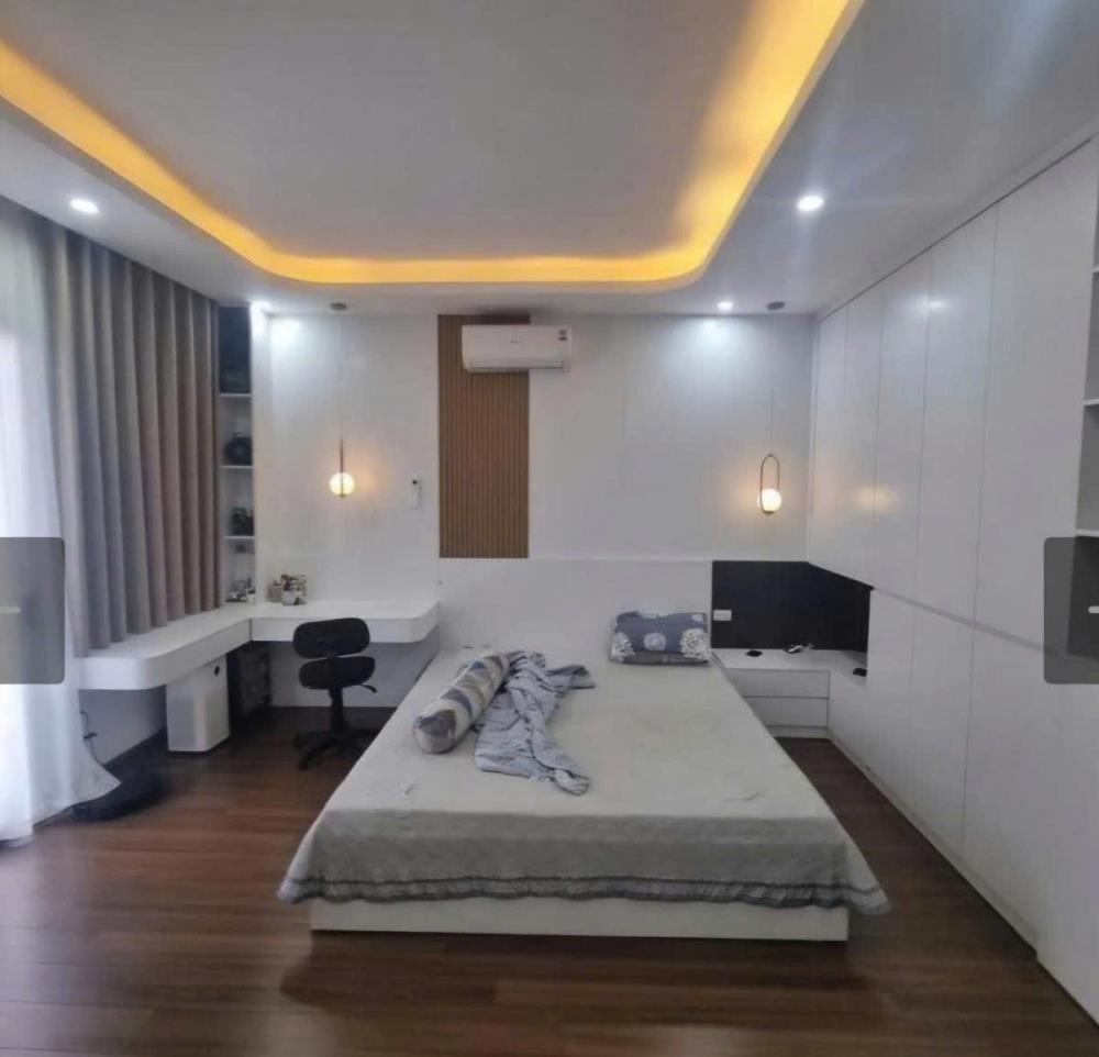 Mặt Phố Kinh Doanh - Nhà 5 Tầng, Thang Máy, 105m2, Giá 45 tỷ - Vị Trí Đắc Địa