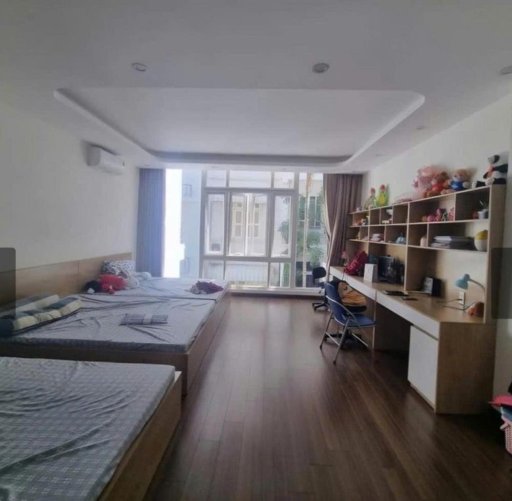 Mặt Phố Kinh Doanh - Nhà 5 Tầng, Thang Máy, 105m2, Giá 45 tỷ - Vị Trí Đắc Địa