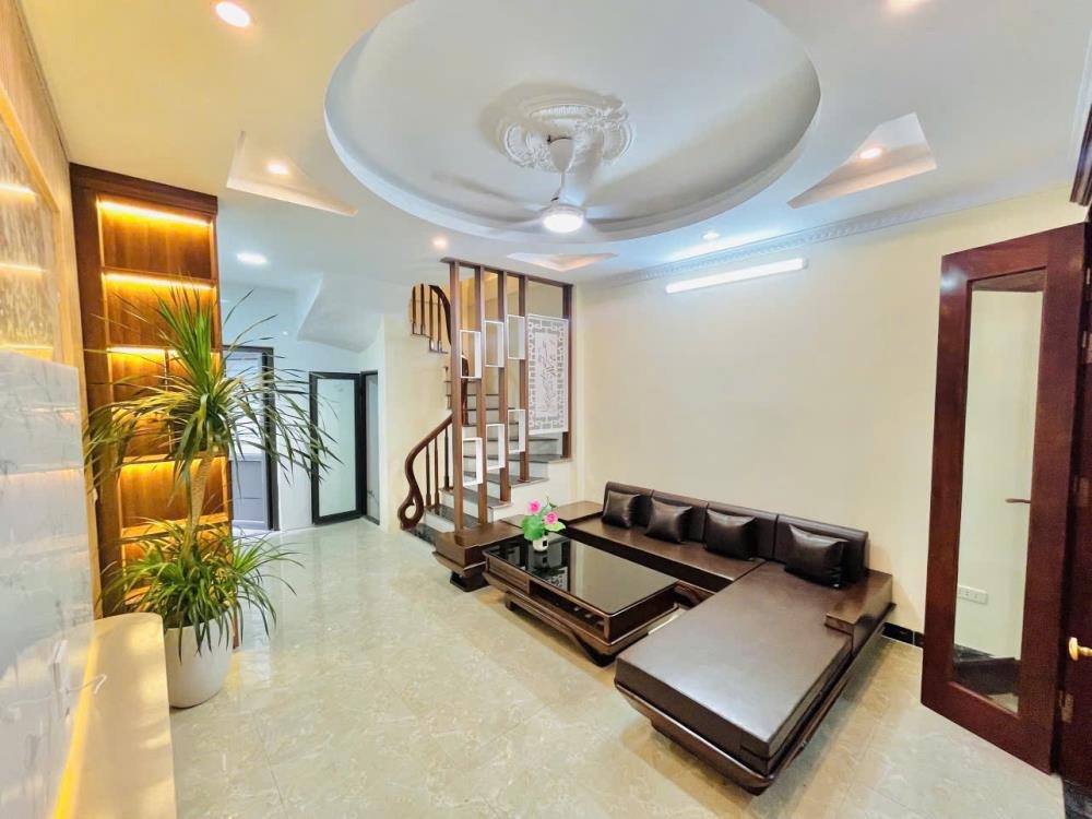 Bán nhà Vĩnh Hưng, ô tô đỗ cổng, full nội thất, 3 thoáng, giá chỉ 6.1 tỷ