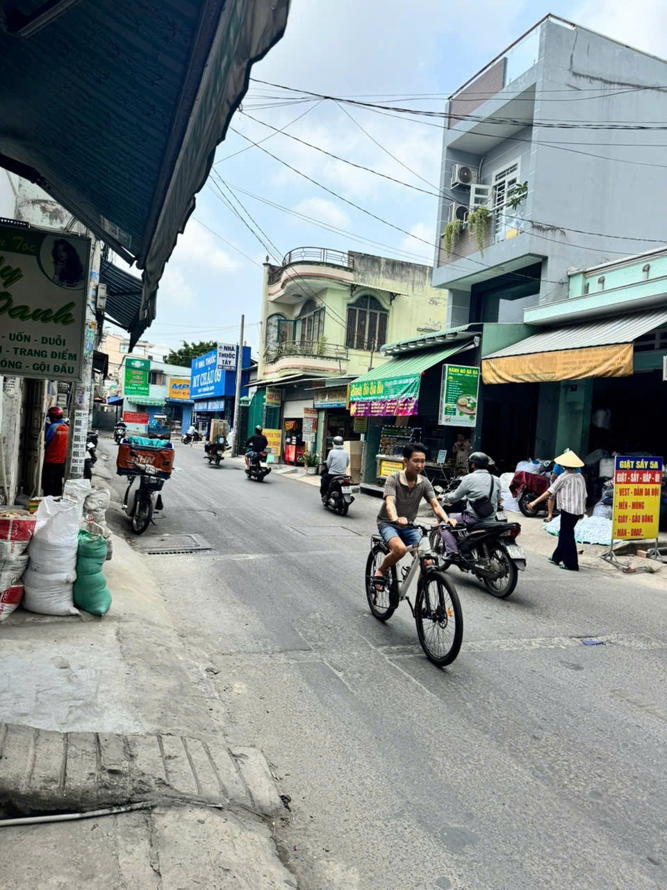 Nhà Đúc 5 Tấm Kênh Nước Đen, Bình Tân - 7.2 Tỷ (Sổ Hồng Riêng)