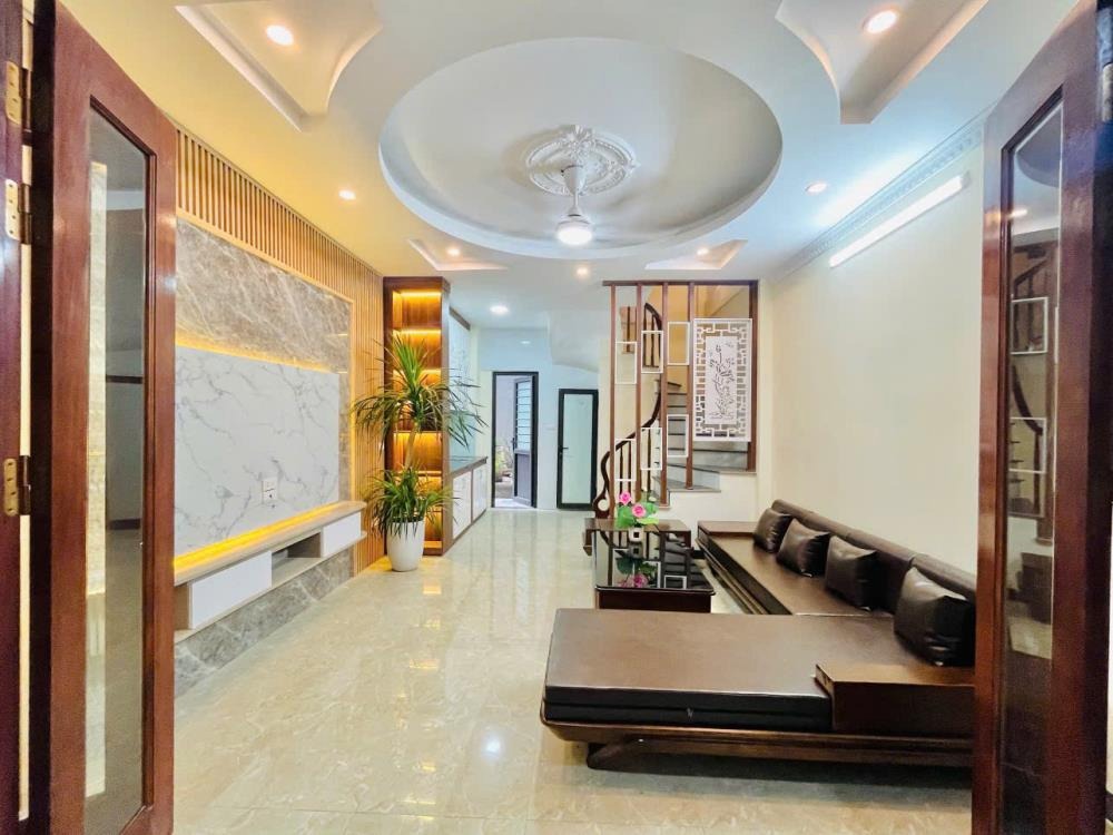 Bán nhà Vĩnh Hưng, ô tô đỗ cổng, full nội thất, 3 thoáng, giá chỉ 6.1 tỷ