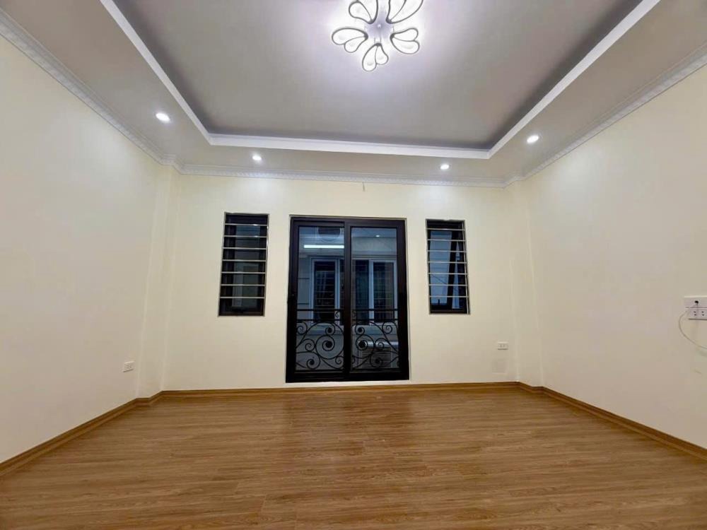 Bán nhà Vĩnh Hưng, ô tô đỗ cổng, full nội thất, 3 thoáng, giá chỉ 6.1 tỷ