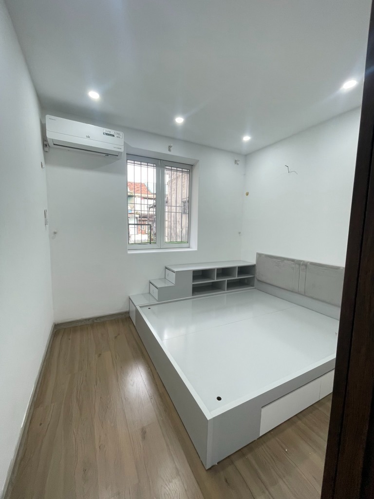 Bán Căn Hộ Tập Thể Phố 8/3, Hai Bà Trưng: 60m2, 2PN, Giá 2.8 Tỷ