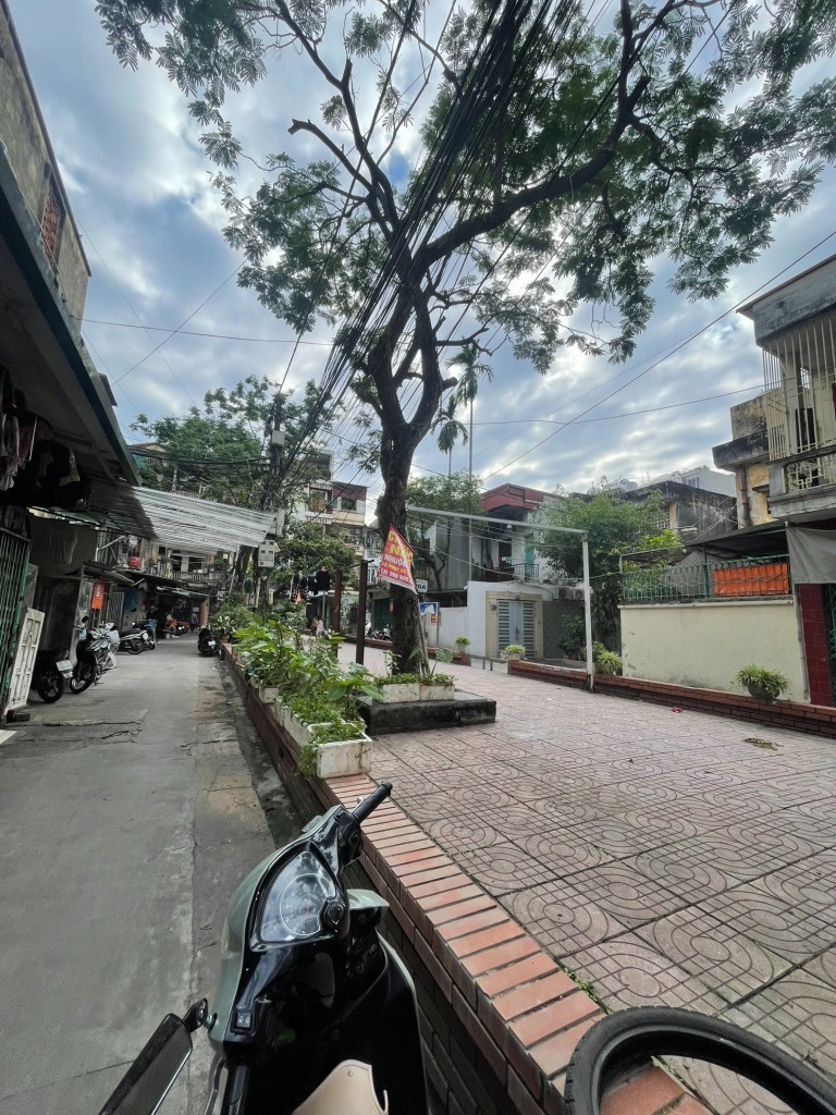 Bán Căn Hộ Tập Thể Phố 8/3, Hai Bà Trưng: 60m2, 2PN, Giá 2.8 Tỷ