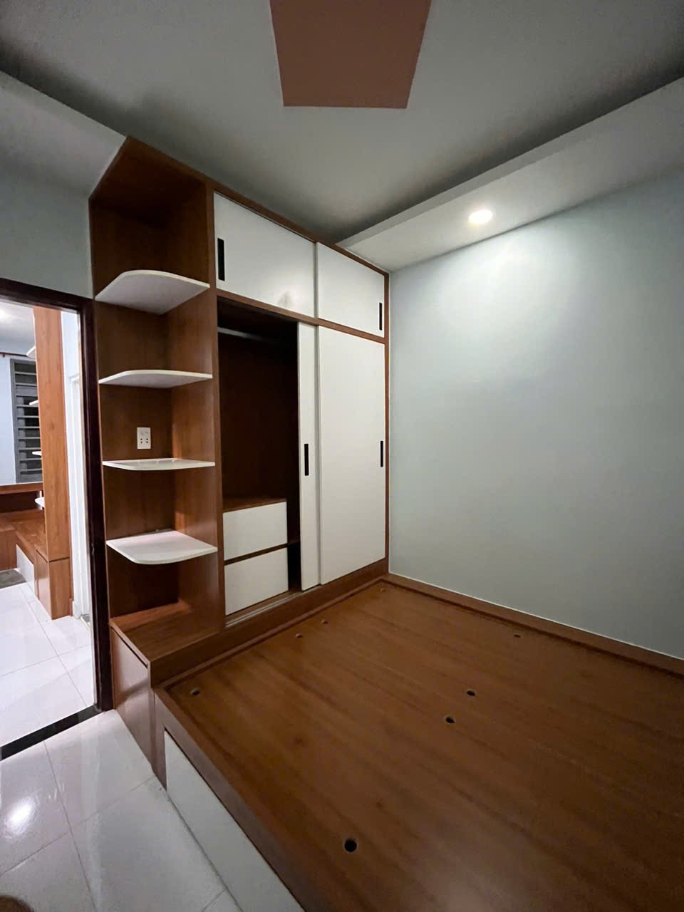 Nhà Ngộp Chính Chủ Hóc Môn - Giá Chỉ 650tr - Vị Trí Đắc Địa