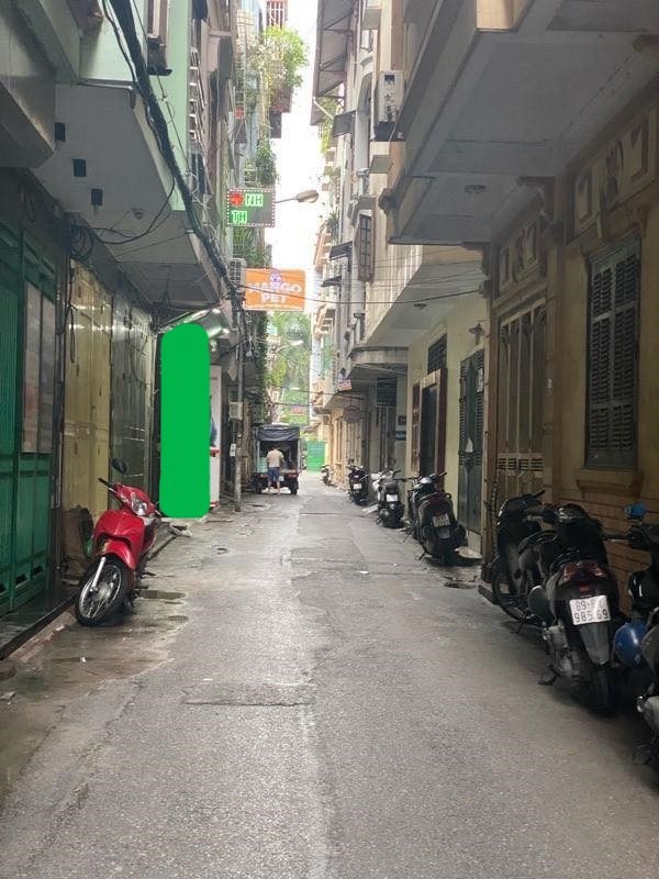 Nhà Cầu Giấy Ô Tô Vào Cửa - 3 Tầng 1 Tum - Giá 9.35 Tỷ