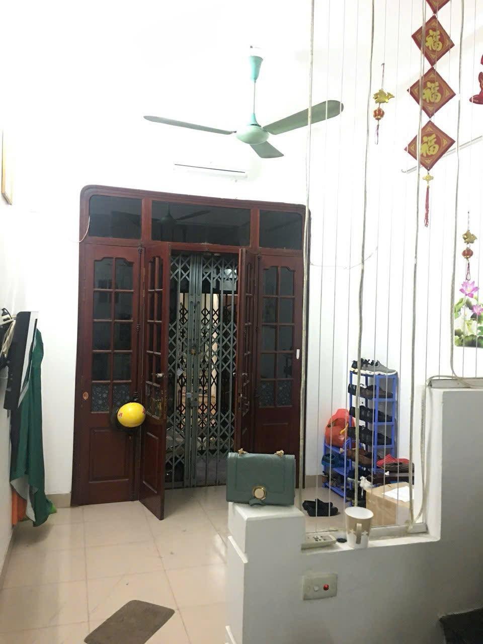 Nhà Cầu Giấy Ô Tô Vào Cửa - 3 Tầng 1 Tum - Giá 9.35 Tỷ