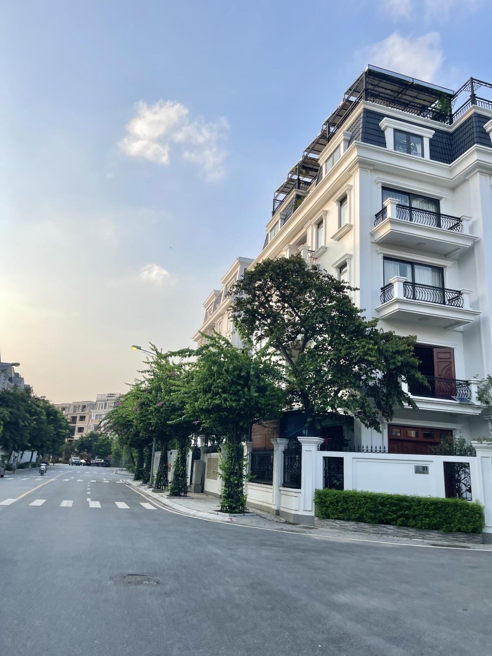 Biệt Thự Lideco - Vị Trí Độc Đáo, View Hồ Tuyệt Đẹp