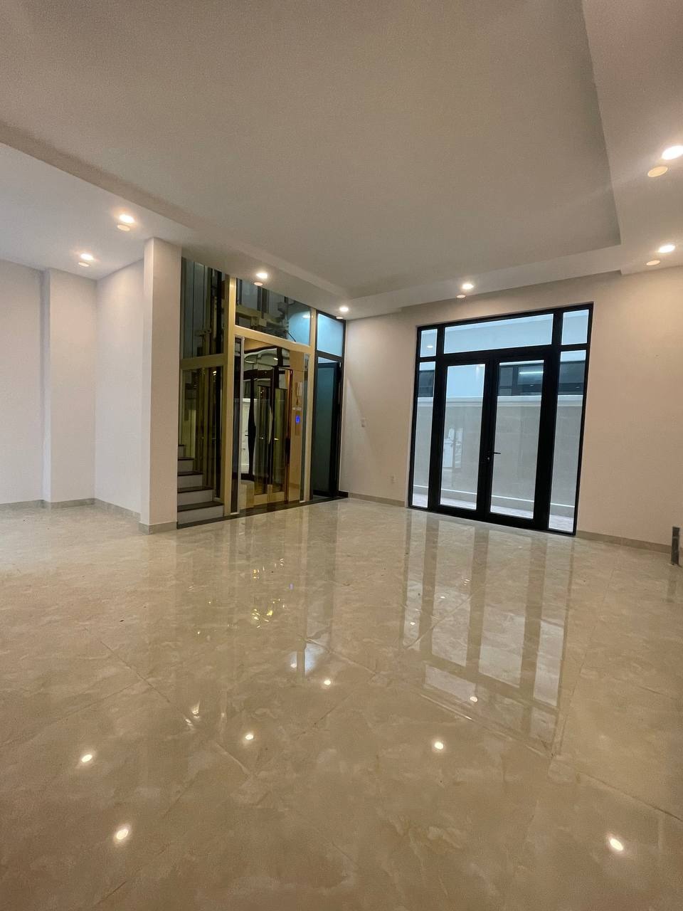 Sang Nhượng Quán Ăn Nội Thất Đầy Đủ - Vinhome Grand Park - 25tr/tháng