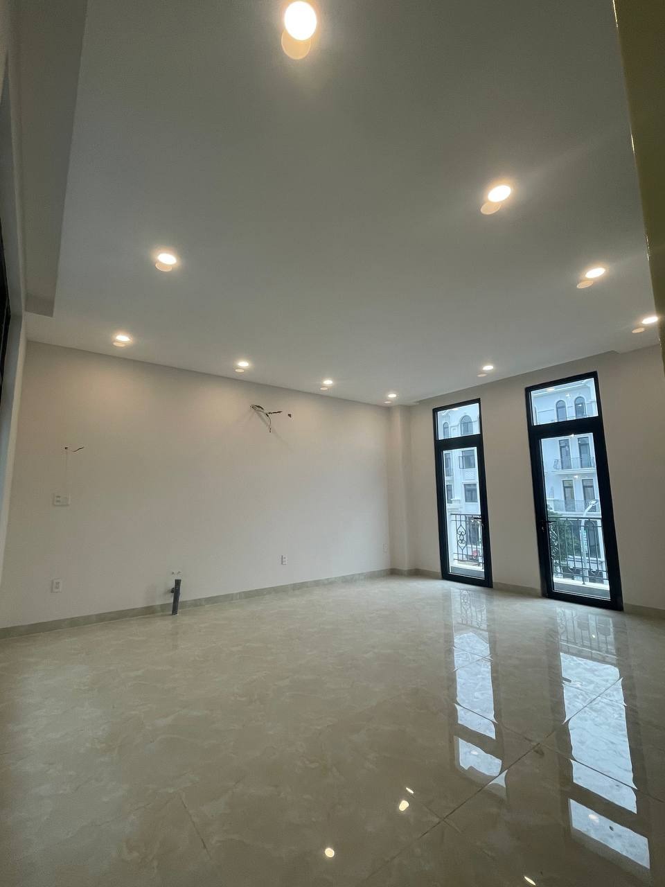 Sang Nhượng Quán Ăn Nội Thất Đầy Đủ - Vinhome Grand Park - 25tr/tháng