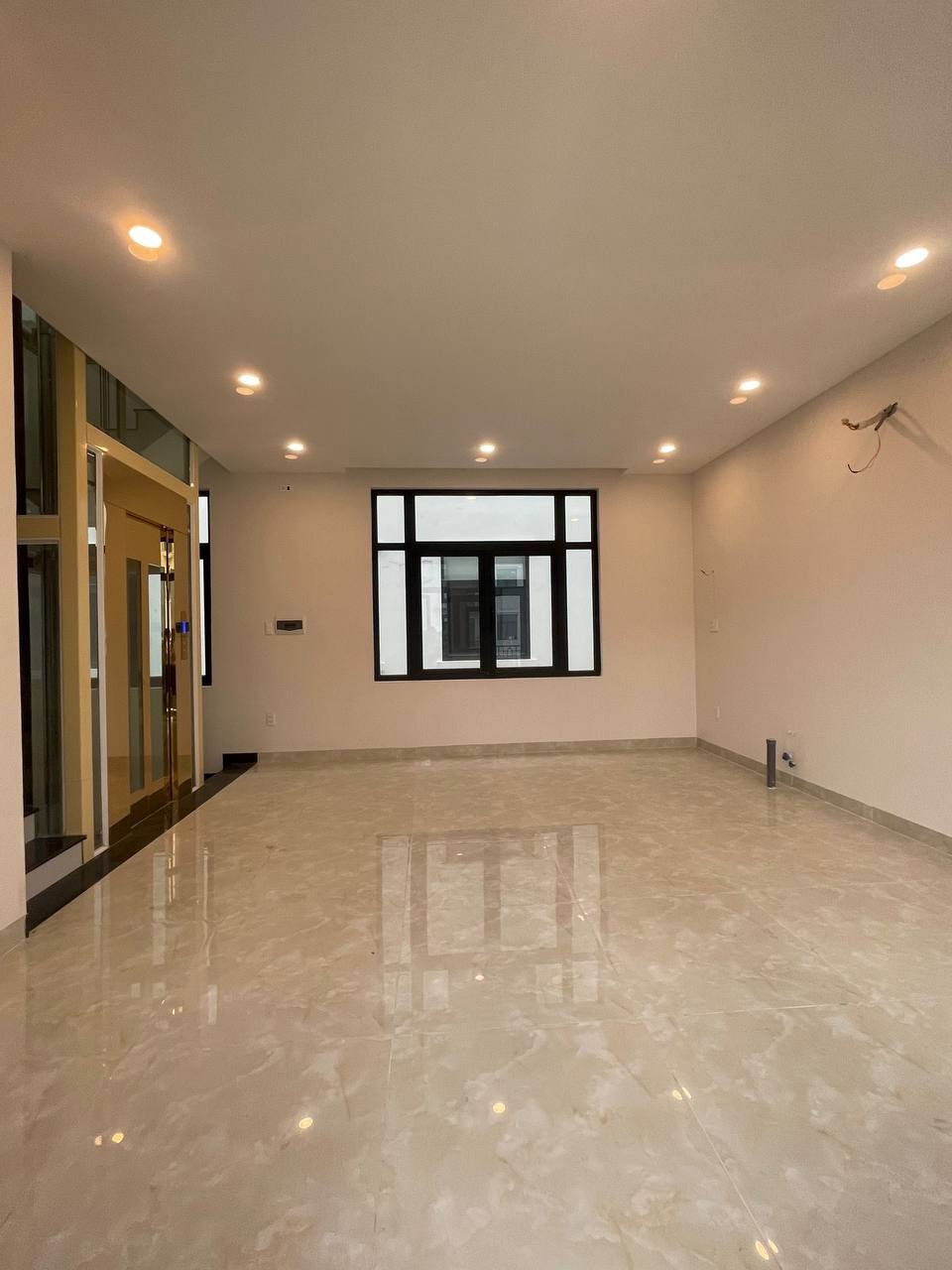 Sang Nhượng Quán Ăn Nội Thất Đầy Đủ - Vinhome Grand Park - 25tr/tháng