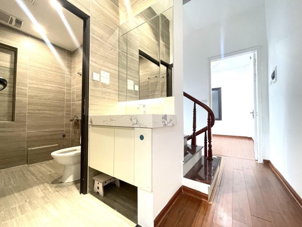 Siêu phẩm Vip Đống Đa: Nhà Phân Lô, Gara Ô Tô, Gần Phố - 40m2, Giá 13.95 Tỷ