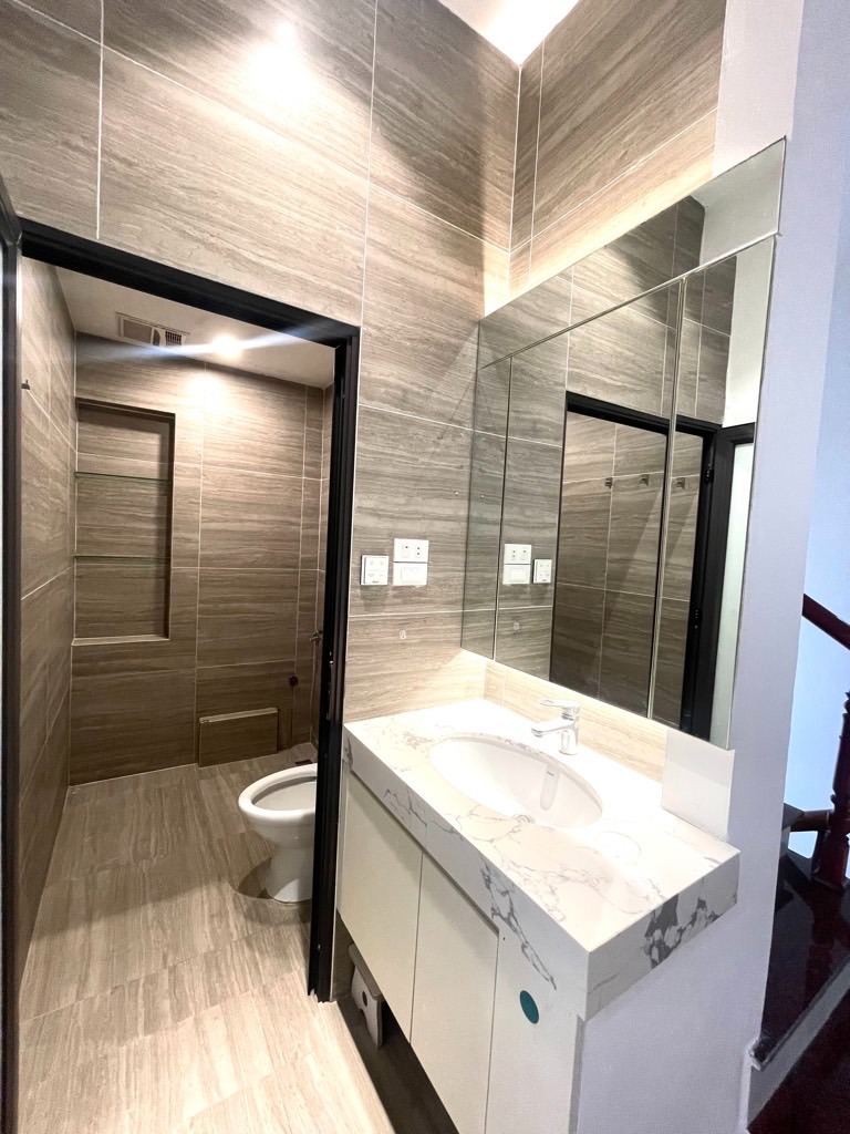 Siêu phẩm Vip Đống Đa: Nhà Phân Lô, Gara Ô Tô, Gần Phố - 40m2, Giá 13.95 Tỷ