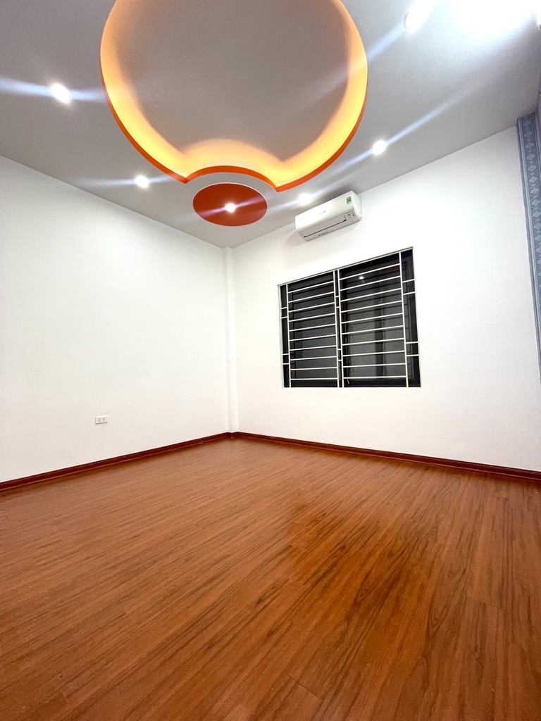 Siêu phẩm Vip Đống Đa: Nhà Phân Lô, Gara Ô Tô, Gần Phố - 40m2, Giá 13.95 Tỷ