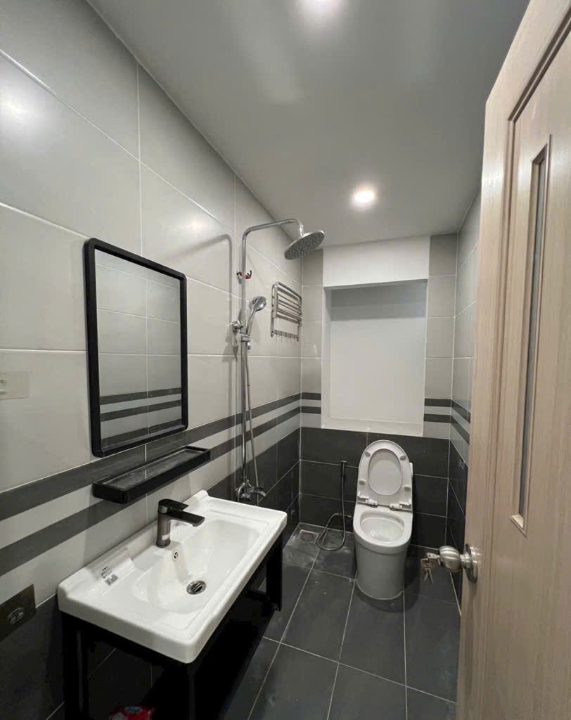 Bán nhà Quận 7: 56.7m2, 3PN, 4.9 tỷ - Hẻm Huỳnh Tấn Phát