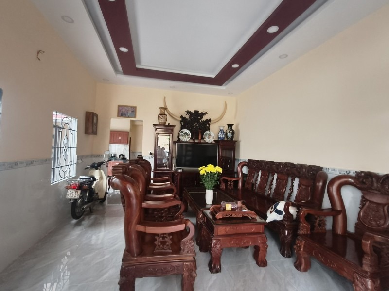 Bán Gấp Nhà 130m2, 3PN, Võ Văn Hát, Quận 9 - Giá Chỉ 7.6 Tỷ