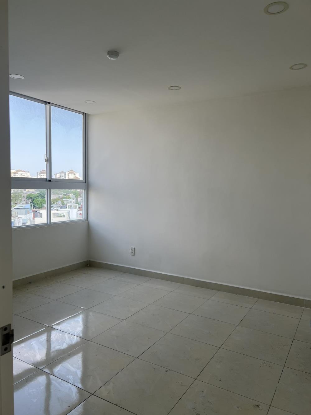 Cho thuê căn hộ 3 phòng ngủ, gần công viên Đầm Sen, Quận Tân Phú - Giá 13tr/tháng