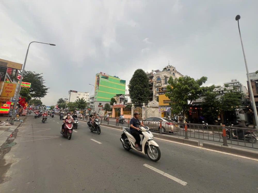 Bán Gấp Mặt Tiền Quang Trung 150m2, 3 Tầng BTCT - Giá 27.xx Tỷ TL