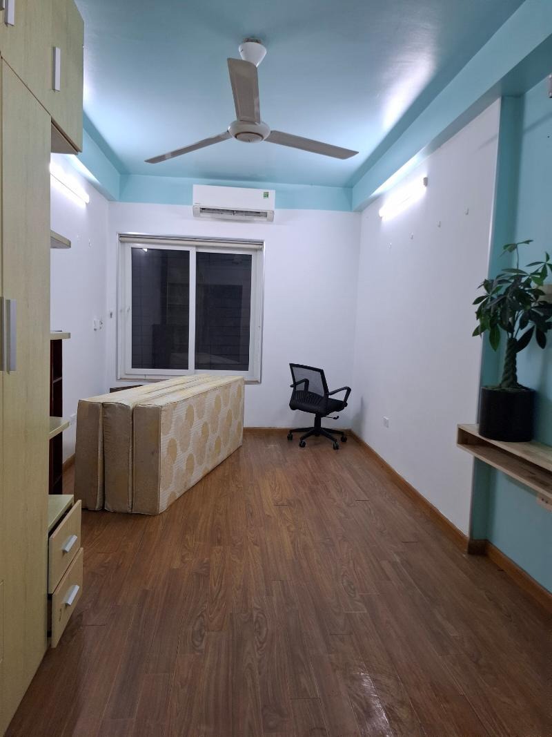 Diện Tích Rộng Dân Xây - Nhà 5 Tầng, 4 Phòng Ngủ, Giá 8.4 Tỷ - Đống Đa