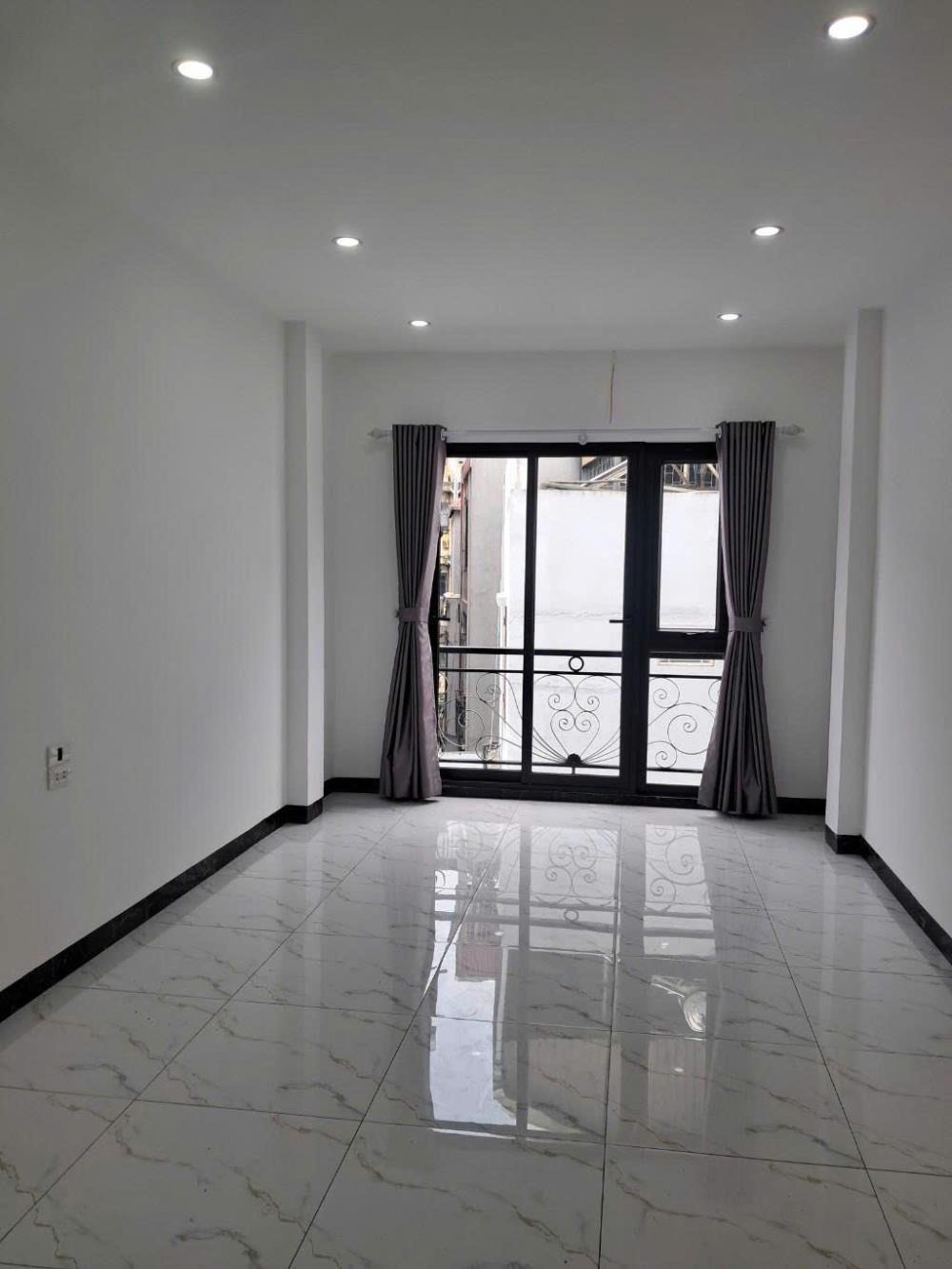 Bán nhà láng hạ, thành công, 30m x 7.05 tỷ - Vị trí trung tâm