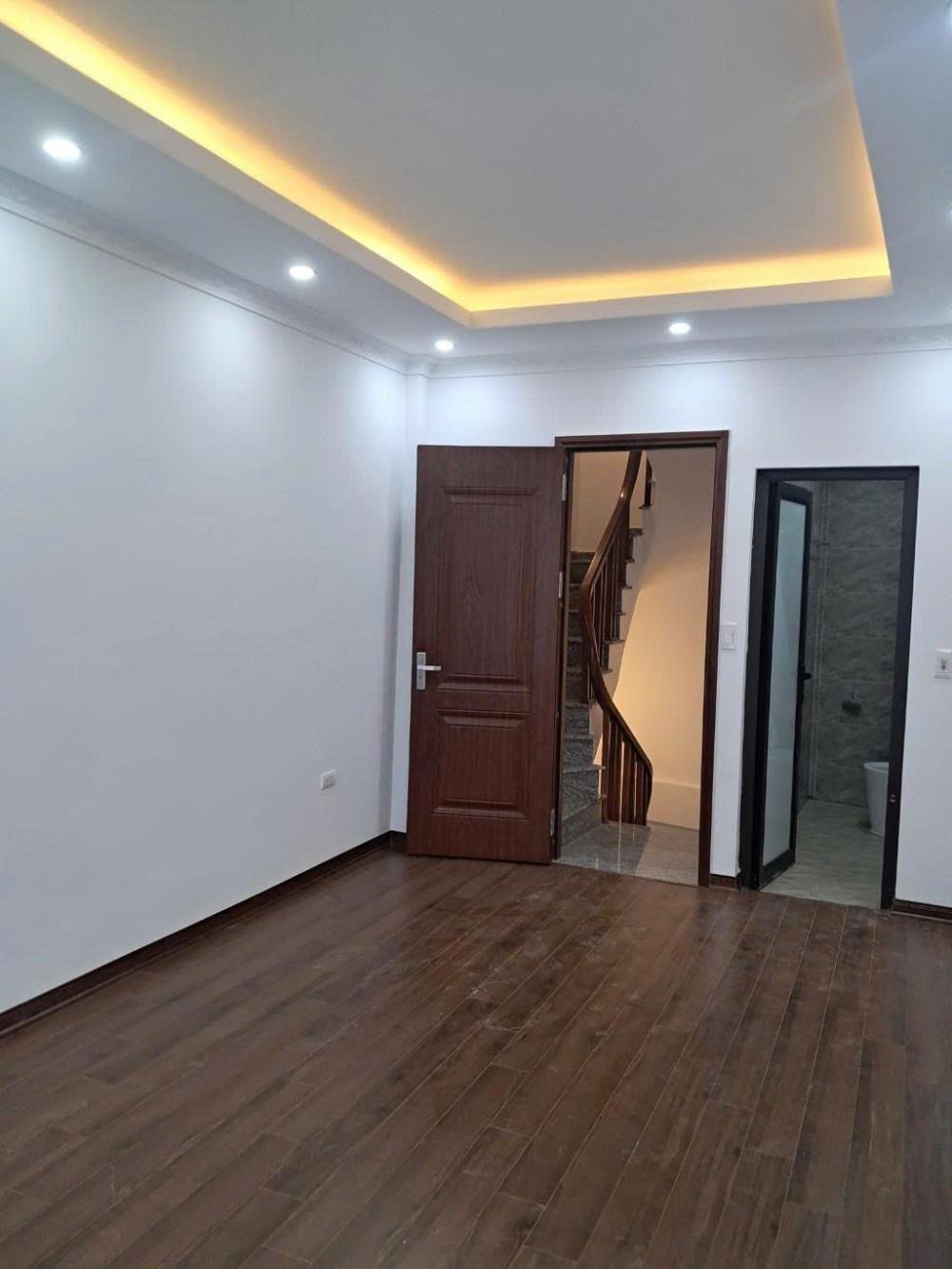Bán nhà láng hạ, thành công, 30m x 7.05 tỷ - Vị trí trung tâm
