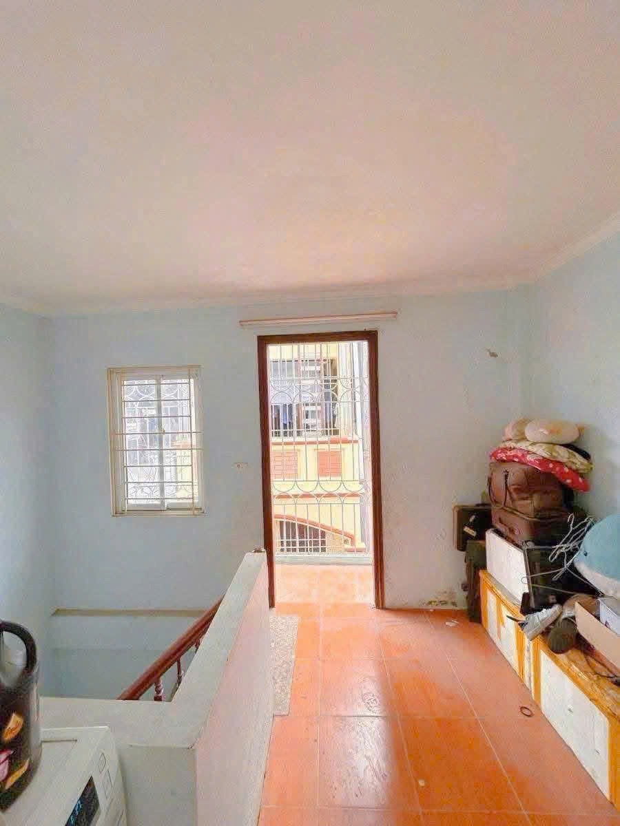 Bán nhà phố Đống Đa, 42m2, 4 tầng, ô tô đỗ cửa, giá 7.9 tỷ
