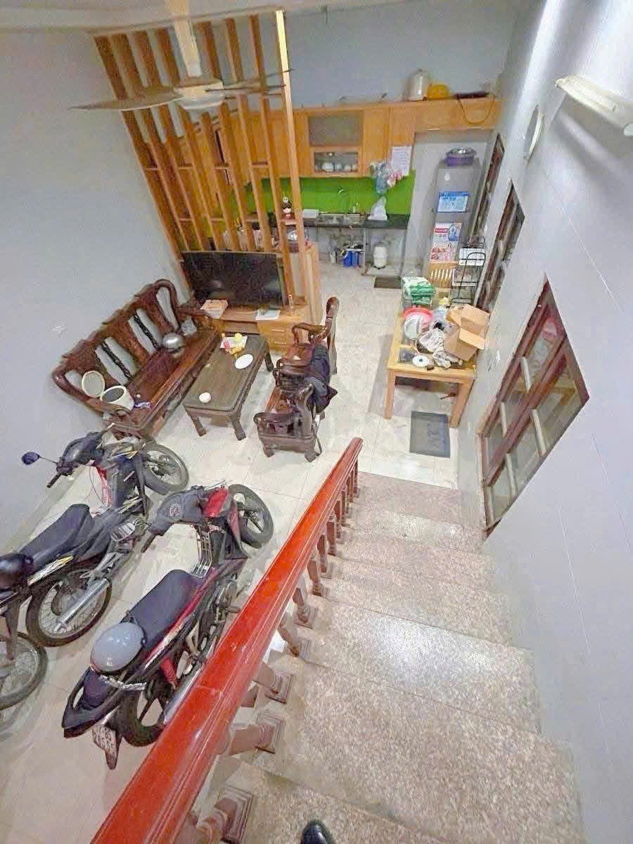 Bán nhà phố Đống Đa, 42m2, 4 tầng, ô tô đỗ cửa, giá 7.9 tỷ