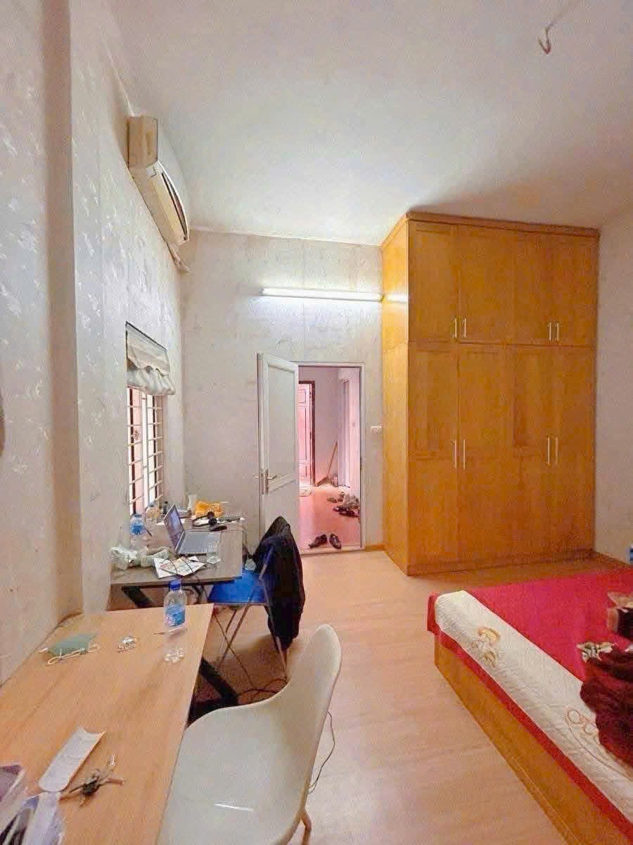 Bán nhà phố Đống Đa, 42m2, 4 tầng, ô tô đỗ cửa, giá 7.9 tỷ