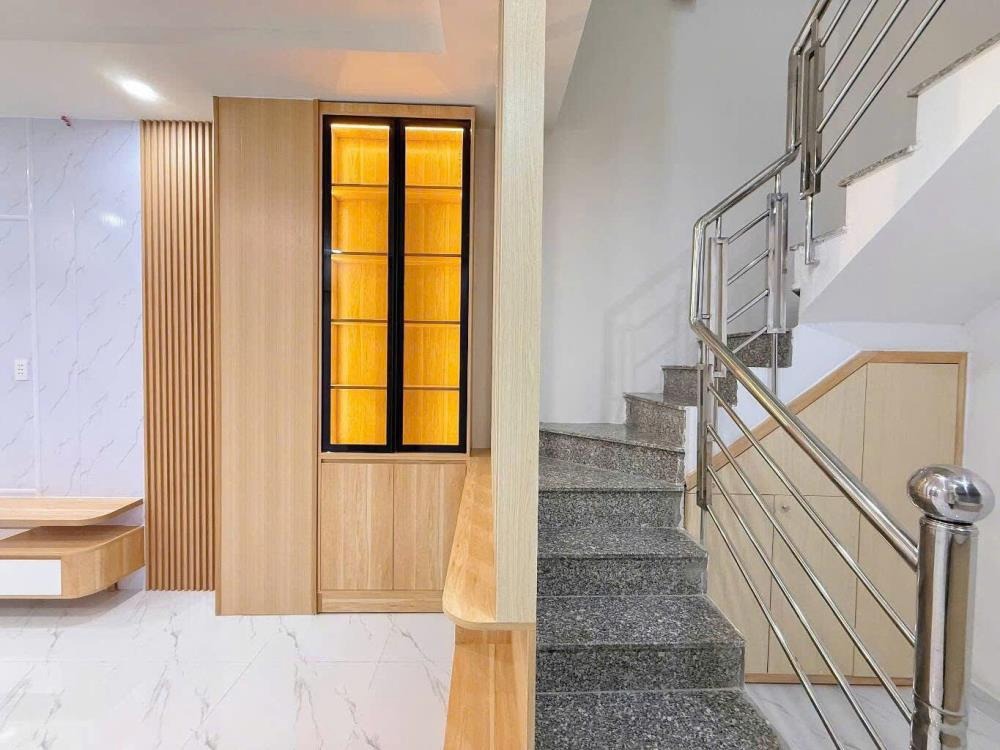 Bán Nhà Quận 8: 4.3m x 10m, Hẻm Xe Hơi, Giá 6.6 Tỷ