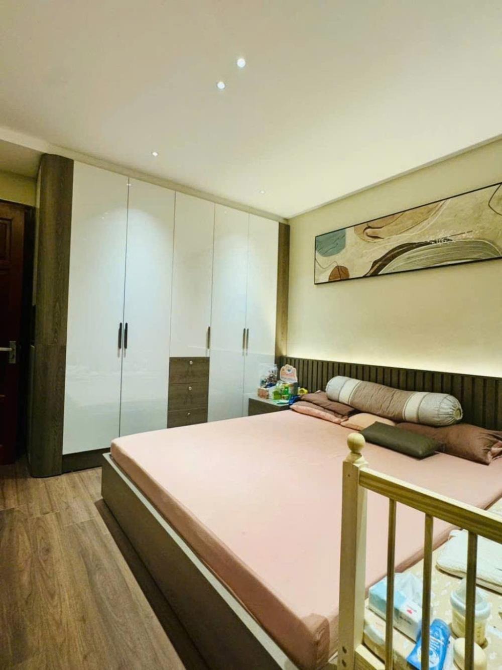 Nhà đẹp Đội Cấn: Vị trí đắc địa, Nội thất gỗ lim cao cấp, Ô tô gần cửa