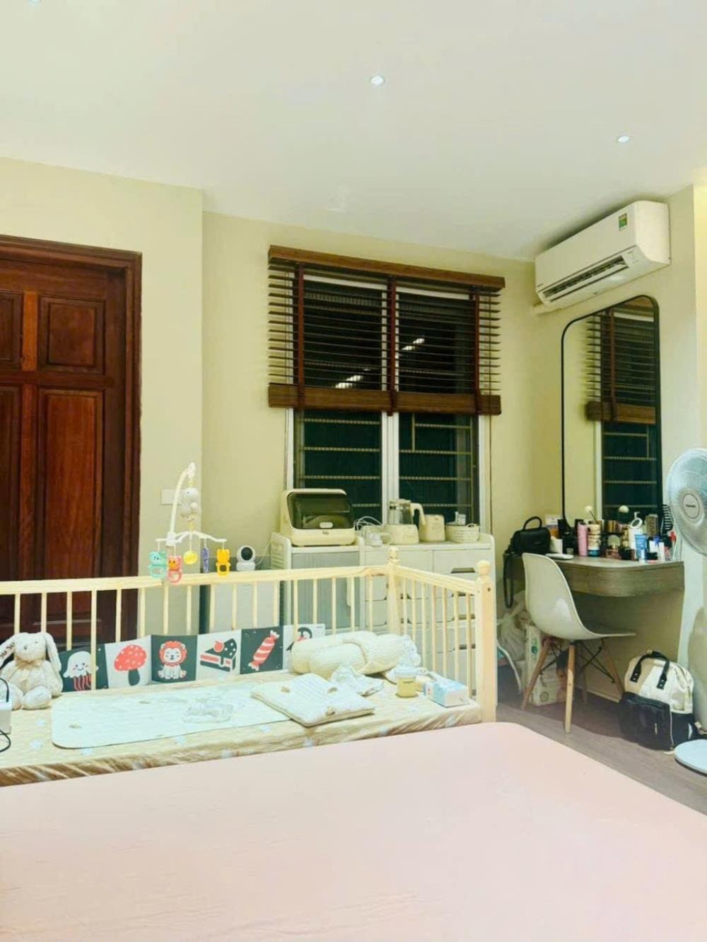 Nhà đẹp Đội Cấn: Vị trí đắc địa, Nội thất gỗ lim cao cấp, Ô tô gần cửa