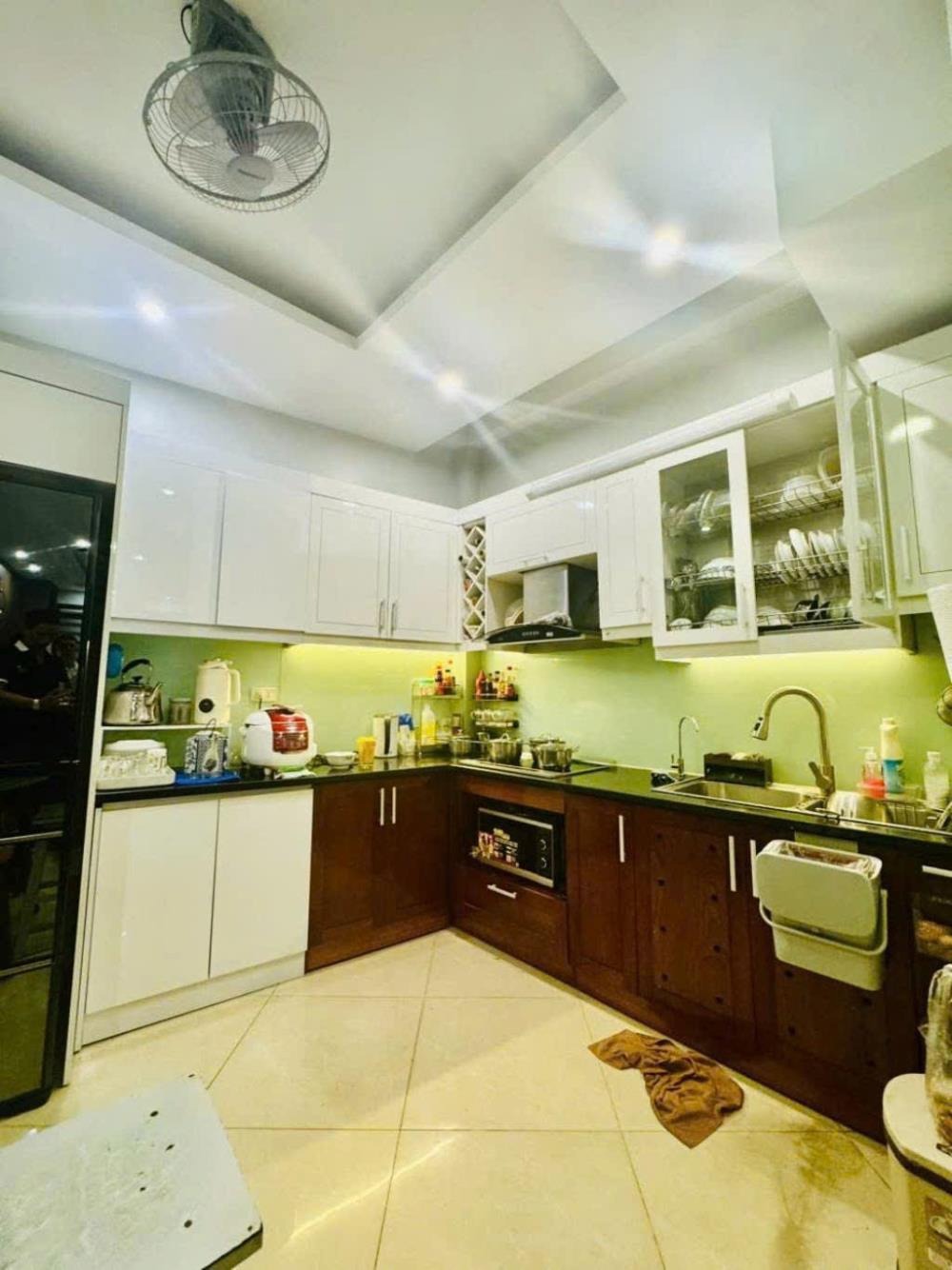 Nhà đẹp Đội Cấn: Vị trí đắc địa, Nội thất gỗ lim cao cấp, Ô tô gần cửa