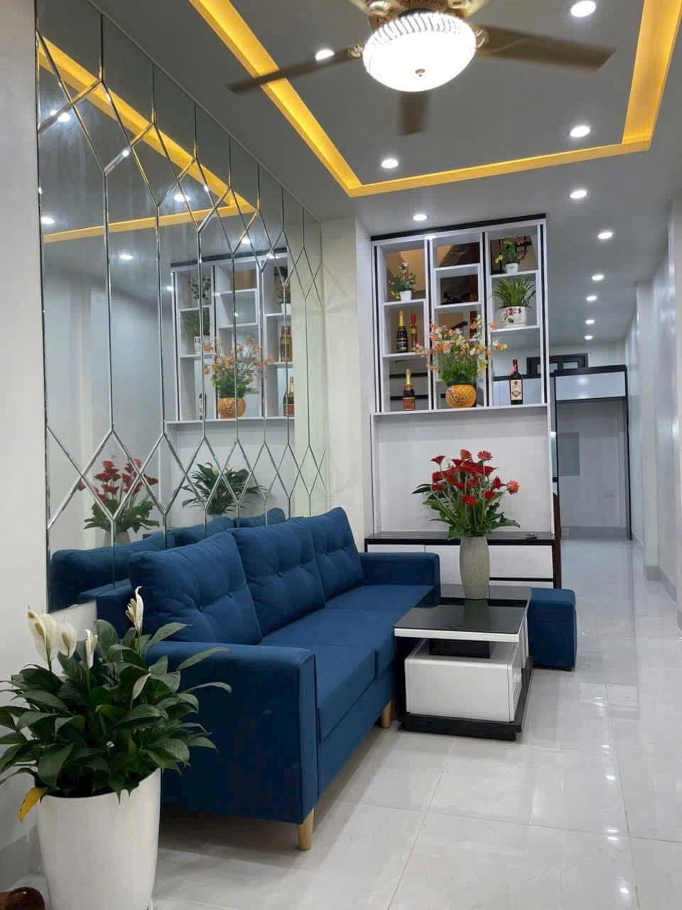 Nhà mới tinh 5 tầng, Full Nội thất - Vị trí đẹp Long Biên - Giá 4.x tỷ