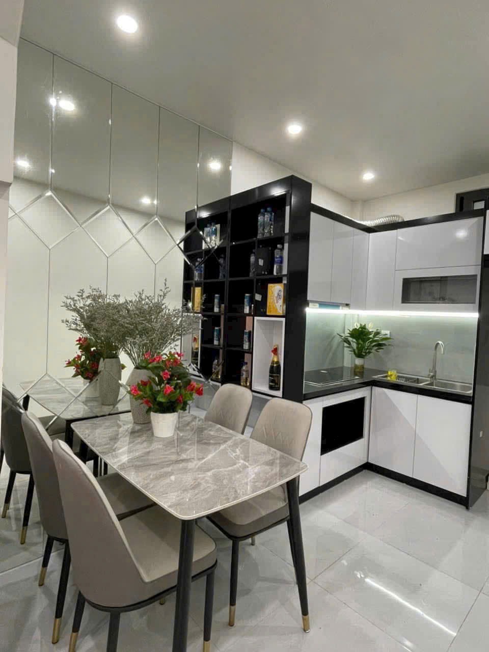 Nhà mới tinh 5 tầng, Full Nội thất - Vị trí đẹp Long Biên - Giá 4.x tỷ