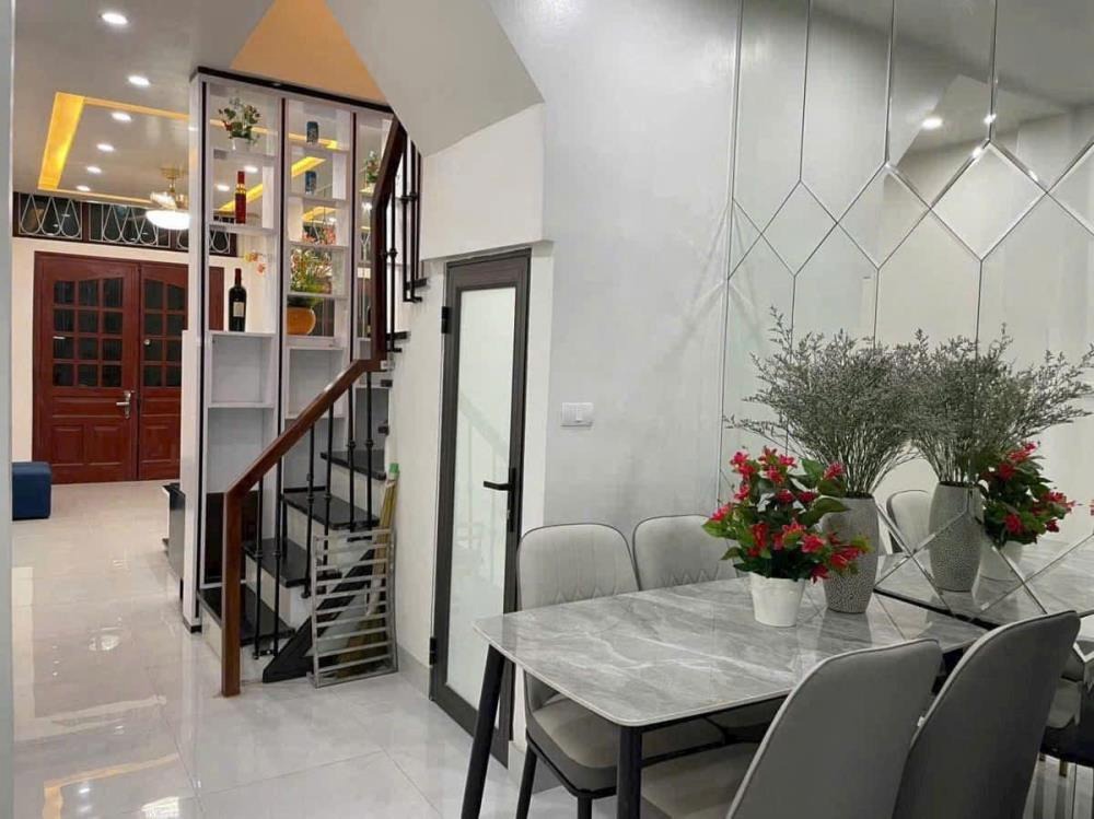 Nhà mới tinh 5 tầng, Full Nội thất - Vị trí đẹp Long Biên - Giá 4.x tỷ