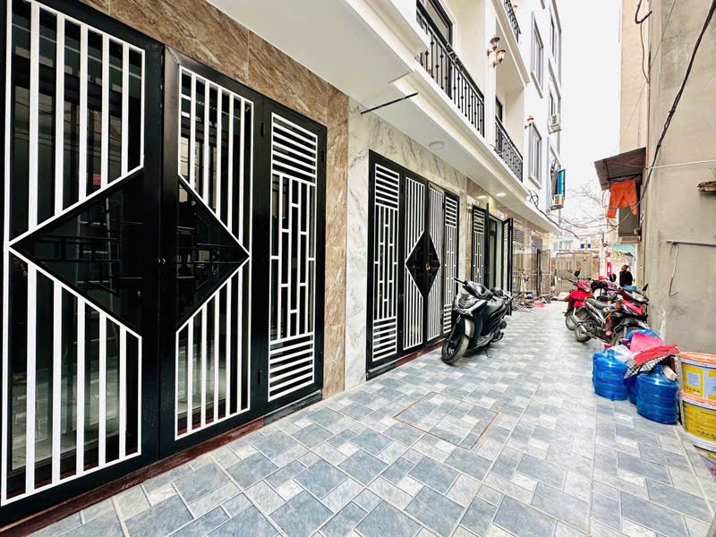 Bán nhà phố Lĩnh Nam 5 tầng, 35m2, giá 5 tỷ - Vị trí đẹp, tiện ích đầy đủ