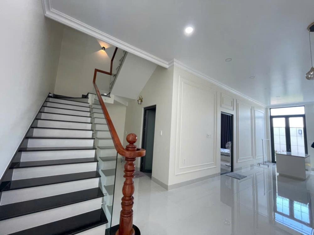 Biệt Thự Củ Chi: 245m2, 1 Lầu 4PN, 5WC - Giá 12.8 Tỷ