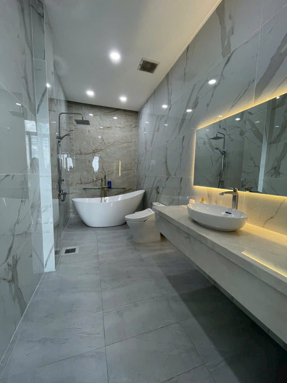 Biệt Thự Củ Chi: 245m2, 1 Lầu 4PN, 5WC - Giá 12.8 Tỷ