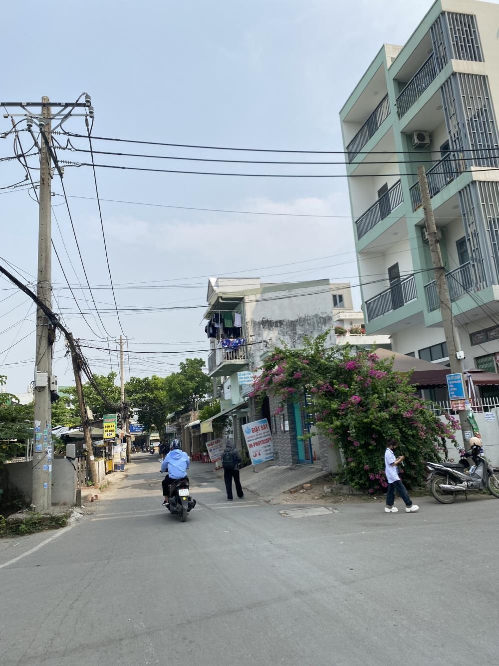 Bán Đất Hẻm Xe Hơi Quận 9: 4.2x16m, Giá 3.6 Tỷ - Vị Trí Đắc Địa