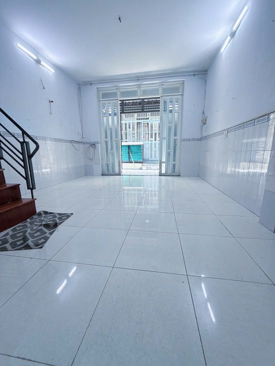 Nhỉnh 3 tỷ sở hữu nhà 32m2, 1 lầu, Tân Phú - Vị trí đắc địa, tiện ích đầy đủ