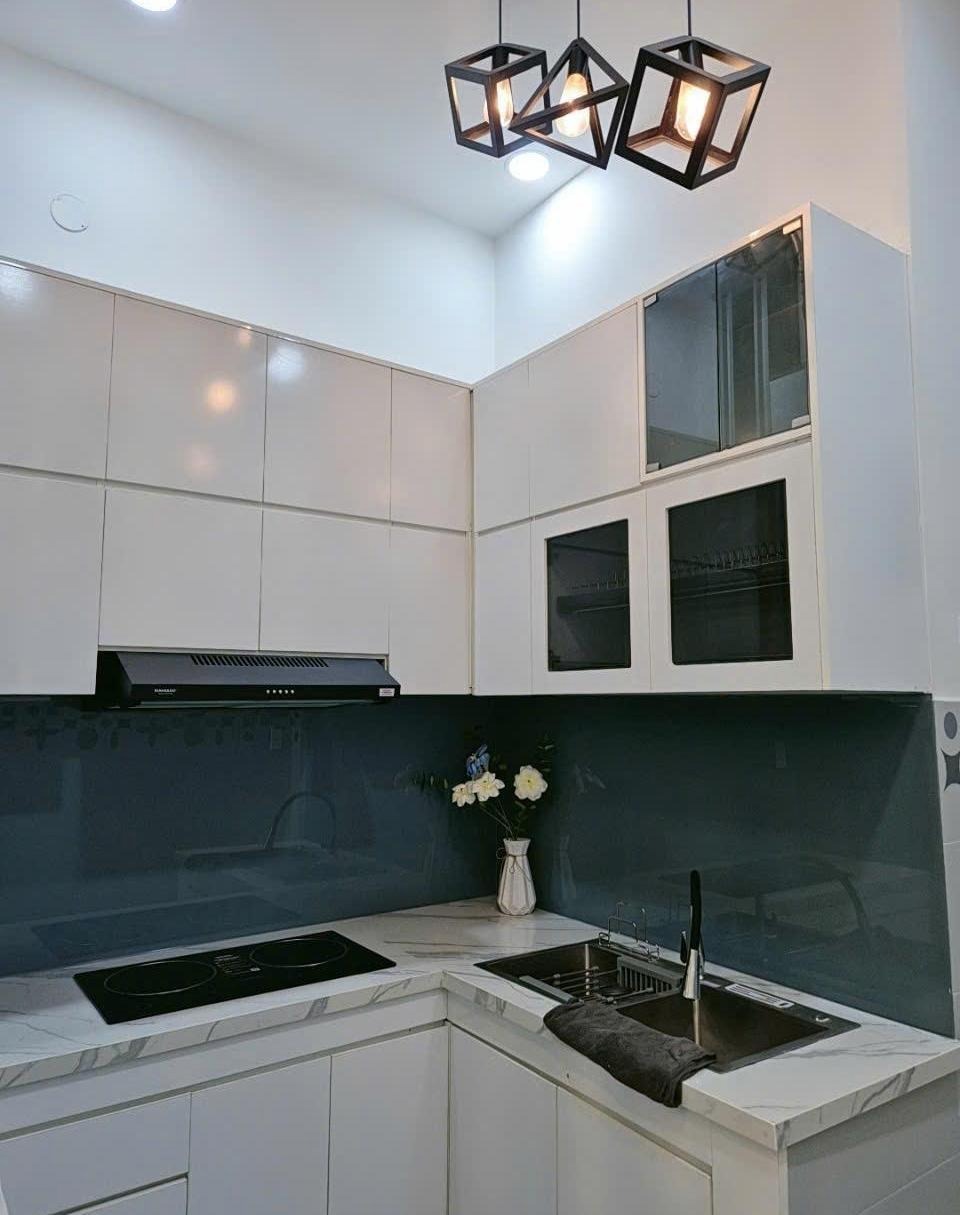 Bán Nhà 3 Tầng Tân Bình - 36m2, 4PN, 6 tỷ - Vị trí đẹp, gần tiện ích