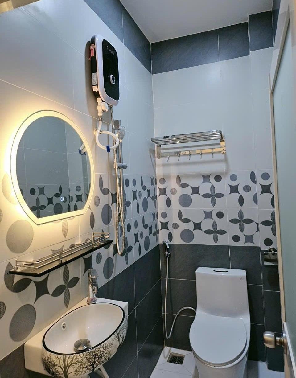 Bán Nhà 3 Tầng Tân Bình - 36m2, 4PN, 6 tỷ - Vị trí đẹp, gần tiện ích