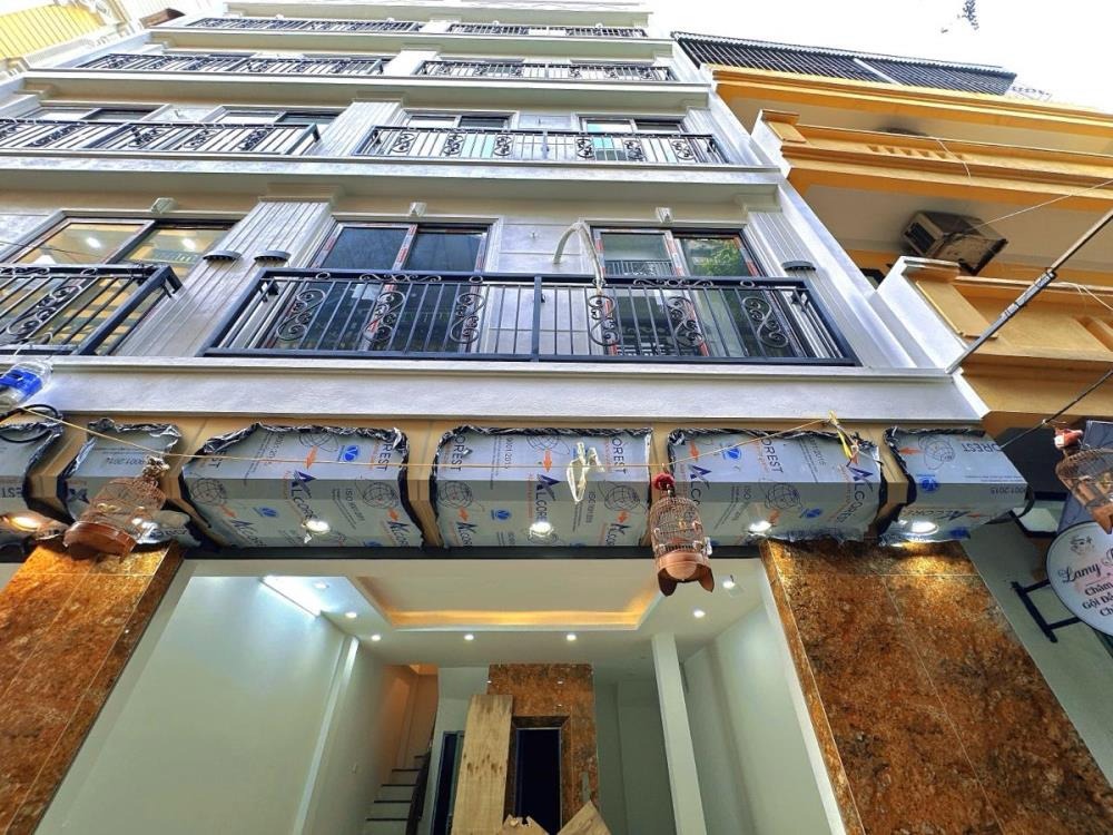 Nhà mới 100% Hoàng Quốc Việt - Cận Lâu Đài, 5 Tầng, Thang Máy, Kinh Doanh Đỉnh Cao