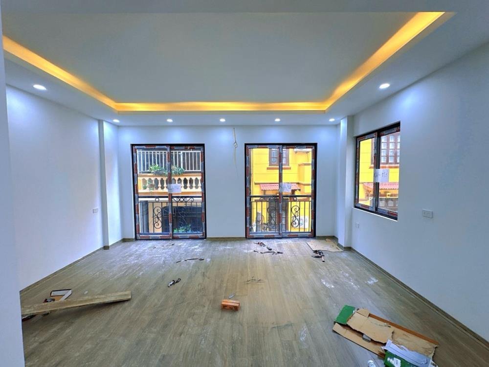 Nhà mới 100% Hoàng Quốc Việt - Cận Lâu Đài, 5 Tầng, Thang Máy, Kinh Doanh Đỉnh Cao