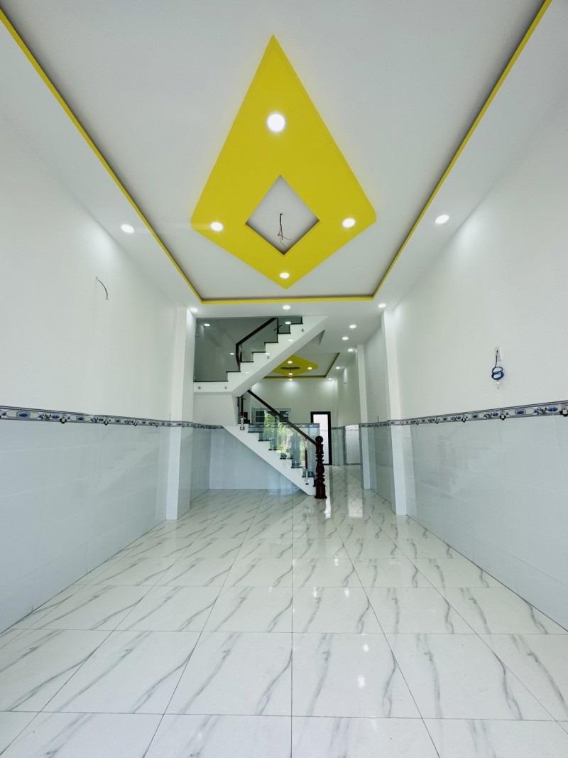 Nhà Mới Xây 80m2, 3 Tầng, Đối Diện Chợ Bình Chánh - Vị Trí Đắc Địa