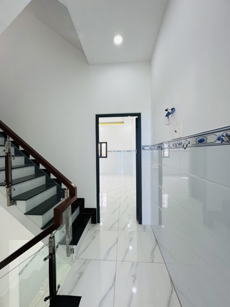 Nhà Mới Xây 80m2, 3 Tầng, Đối Diện Chợ Bình Chánh - Vị Trí Đắc Địa